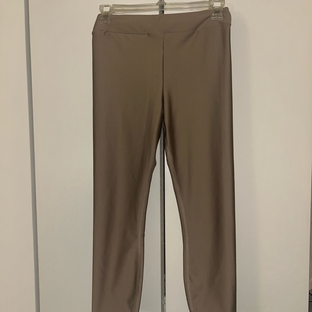 Alo 3/4 length tan leggings